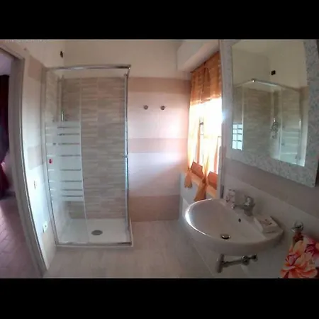 فندق مبيت وإفطار Casa Andreana Uri