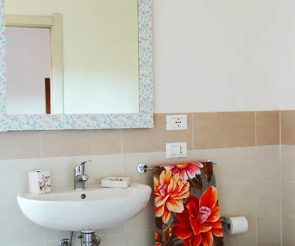 Casa Andreana فندق مبيت وإفطار Uri